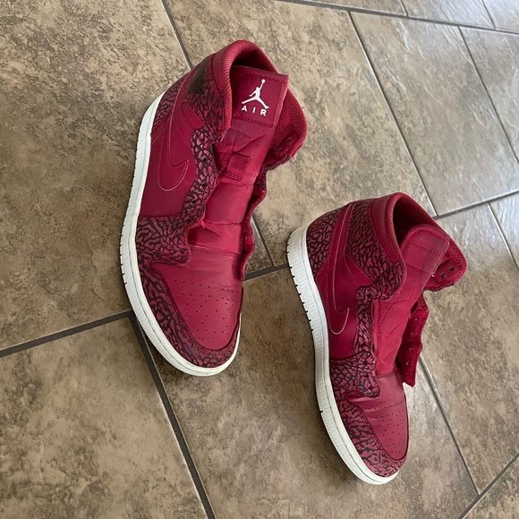 womens size 7 red jordan 1 - Picture 5 of 8
